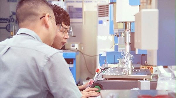 中山伺服超聲波焊接機應(yīng)用—燈飾制造行業(yè)革新